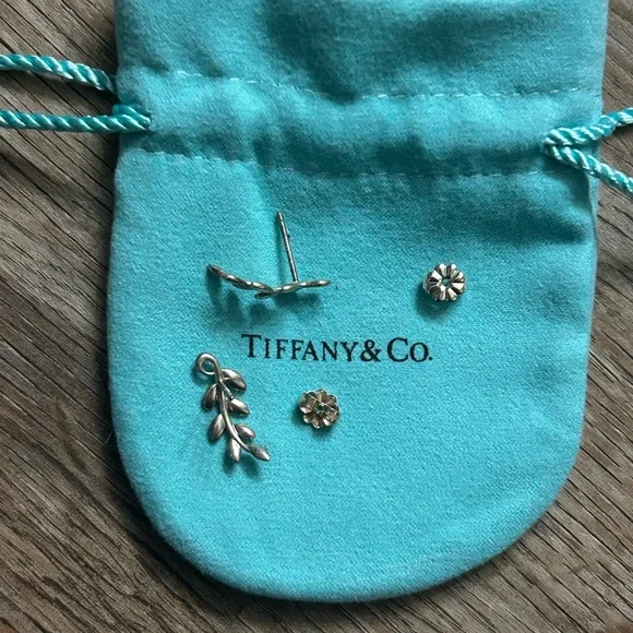 Authentic Tiffany & Co Paloma Picasso Olive leaf climber earrings - Picture 3 of 5